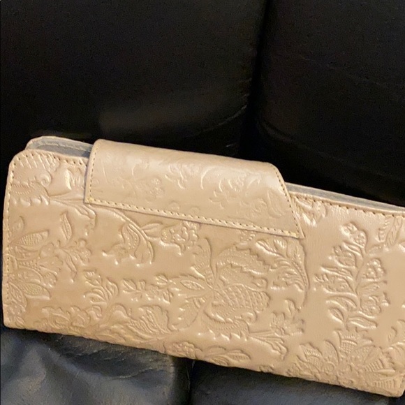 The Gaspy wallet is beautiful! Are you going? - Picture 3 of 8